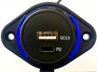 Priza USB  Aplicabila USBC USBA QC3.0 PD cu intrare 12V - 24V LED Albastru si prindere pe panou CHRX09