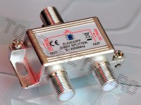 Splitter Power-Pass cu o intrare si 2 iesiri SPLT2PW
