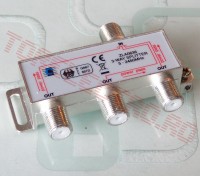 Splitter Power-Pass cu o intrare si 3 iesiri SPLT3PW